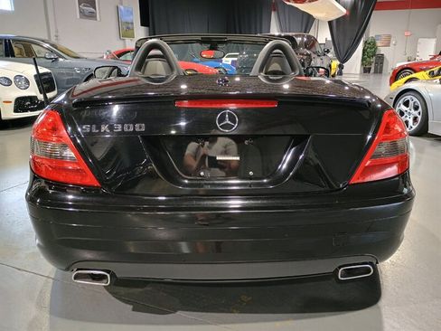 Used 2011 Mercedes-Benz SLK 300 image 5