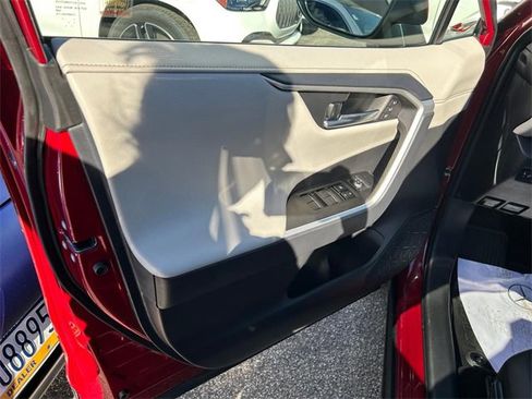 Used 2025 Toyota RAV4 Limited image 8