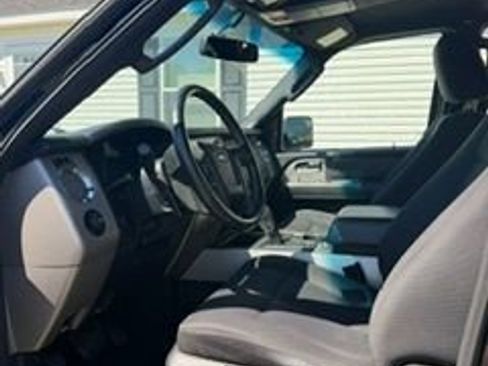 Used 2017 Ford Expedition EL XLT AWD/4WD image 4