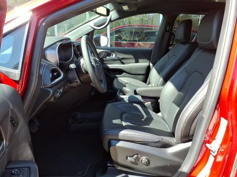 New 2026 Chrysler Pacifica Select AWD/4WD image 12
