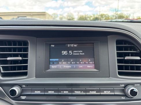 Used 2019 Hyundai Elantra SE w/ Winter Weather Package FWD image 34