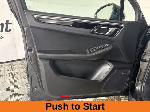 Used 2022 Porsche Macan w/ Premium Package Plus image 8