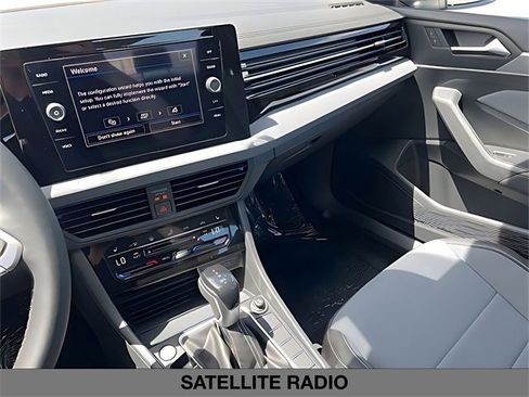 Used 2025 Volkswagen Jetta SE w/ Sunroof Package image 22