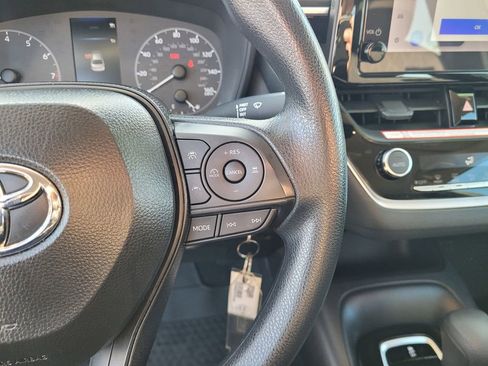 Used 2025 Toyota Corolla LE image 23