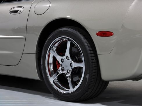 Used 1999 Chevrolet Corvette Convertible w/ Performance Handling Pkg RWD image 24