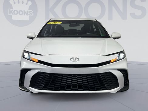 Used 2025 Toyota Camry SE image 11