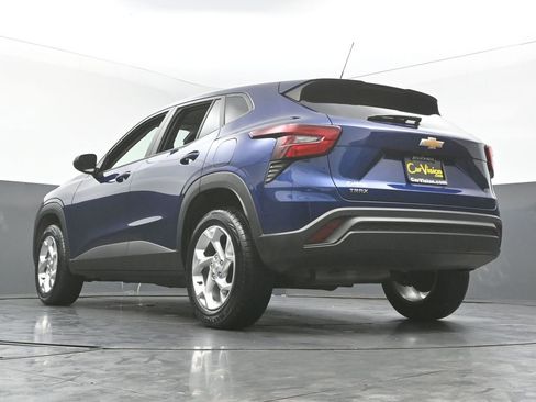 Used 2024 Chevrolet Trax LS w/ LS Convenience Package image 7