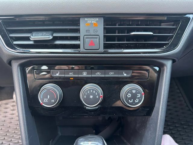 Used 2023 Volkswagen Taos SE w/ Panoramic Sunroof Package FWD image 25