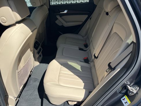 Used 2023 Audi Q5 2.0T Premium w/ Convenience Package image 12