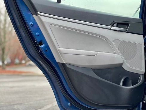 Used 2017 Hyundai Elantra SE image 15