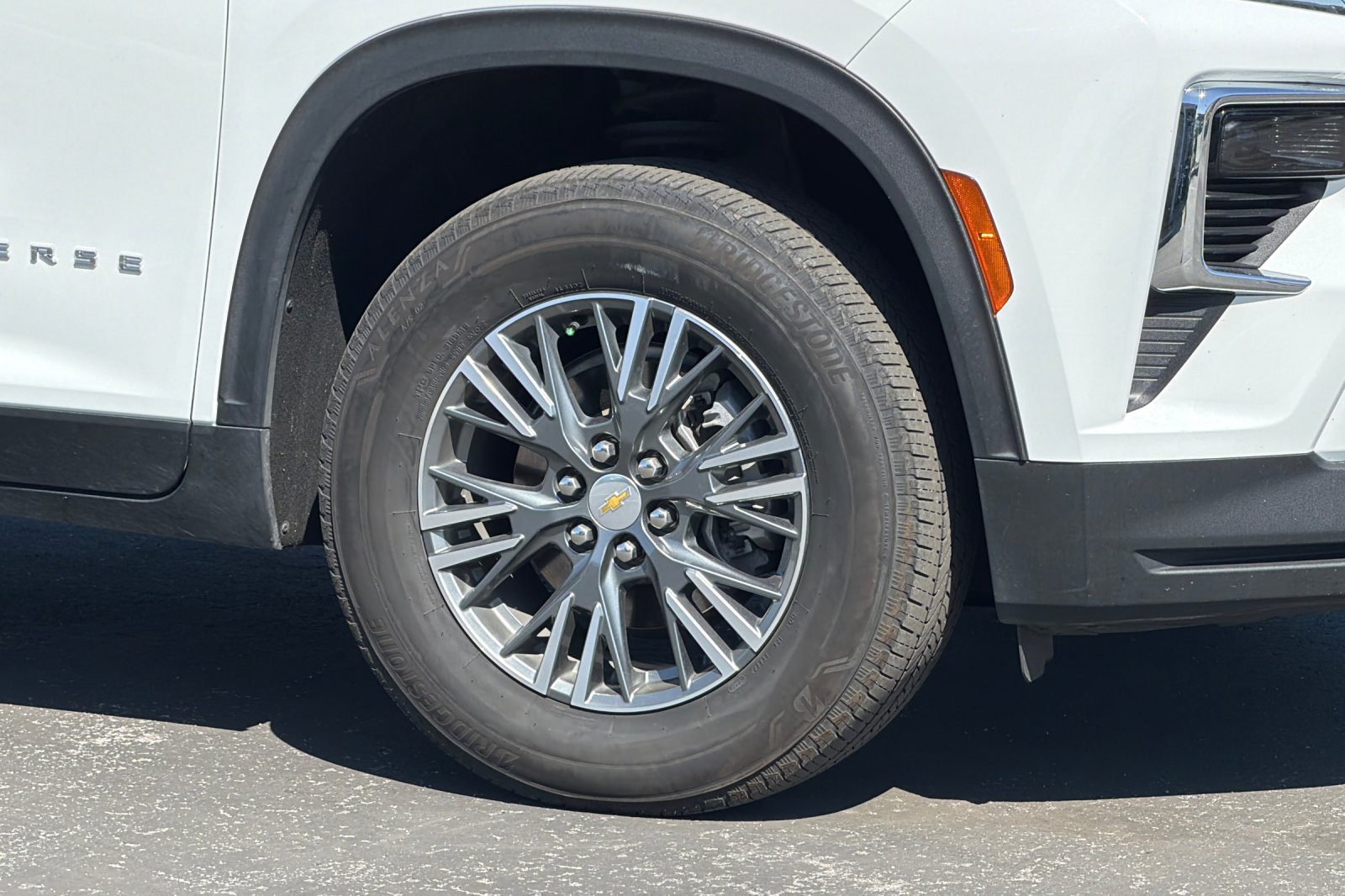 Used 2025 Chevrolet Traverse LT FWD image 41