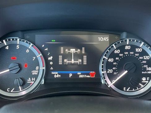 Used 2024 Toyota Highlander XLE AWD/4WD image 28