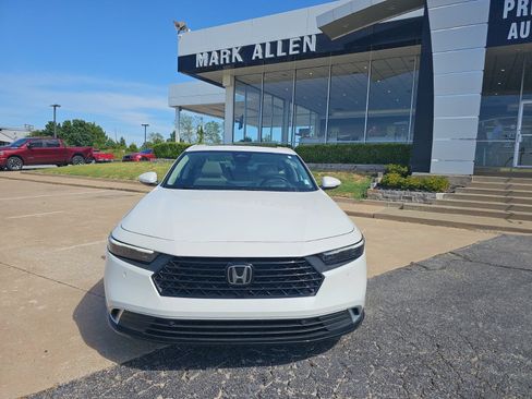 Used 2024 Honda Accord Touring image 9