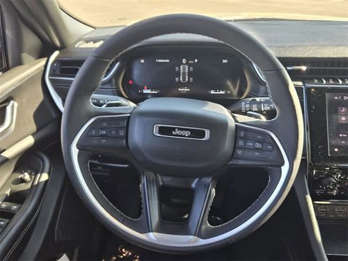 New 2025 Jeep Grand Cherokee Altitude image 21