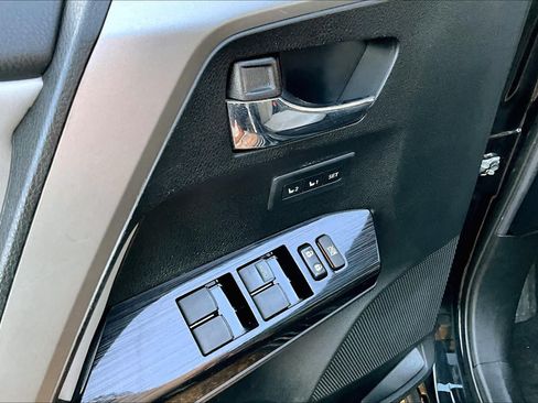 Used 2018 Toyota RAV4 Limited w/ Advanced Technology Package AWD/4WD image 32