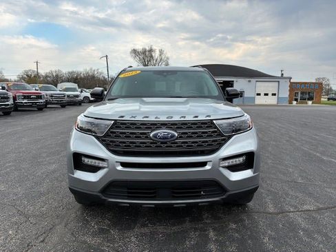 Used 2023 Ford Explorer XLT w/ Equipment Group 202A AWD/4WD image 8