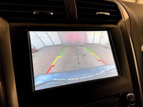 Used 2018 Ford Fusion SE w/ Fusion SE Technology Package FWD image 20