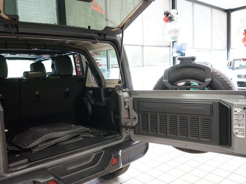 Used 2023 Jeep Wrangler Unlimited Sahara w/ Cold Weather Group AWD/4WD image 47