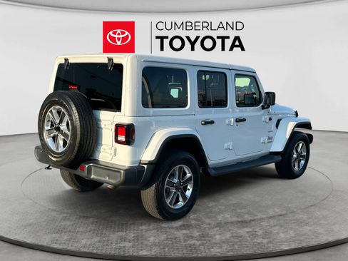 Used 2018 Jeep Wrangler Unlimited Sahara AWD/4WD image 5