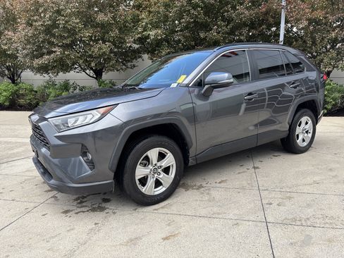 Used 2021 Toyota RAV4 XLE FWD image 3