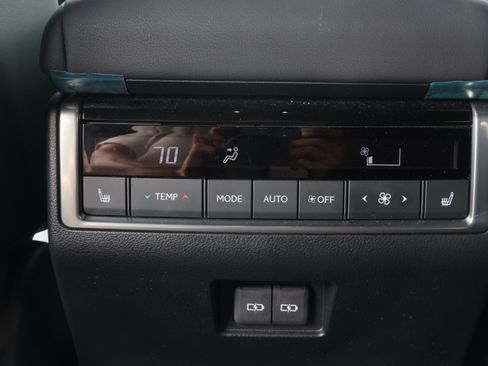 Used 2024 Lexus GX 550 w/ Accessory Package (2T) AWD/4WD image 14