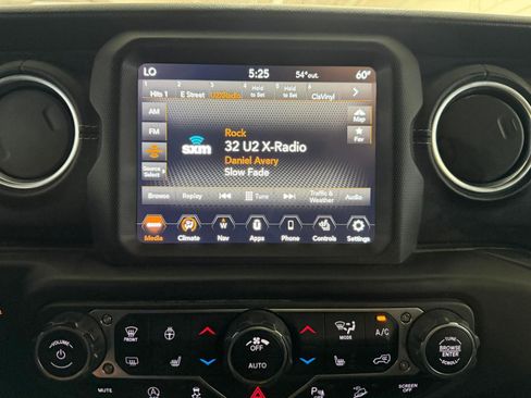 Used 2020 Jeep Wrangler Unlimited Sahara AWD/4WD image 37