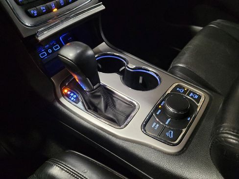 Used 2018 Jeep Grand Cherokee Overland AWD/4WD image 26