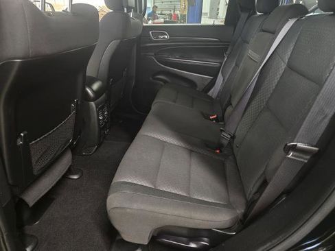 Used 2021 Jeep Grand Cherokee Laredo AWD/4WD image 11