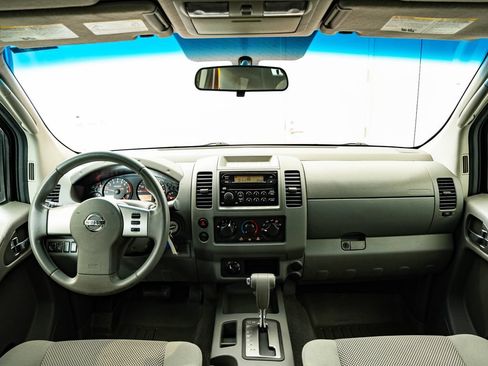 Used 2007 Nissan Frontier SE w/ SE Value Truck Pkg AWD/4WD image 4