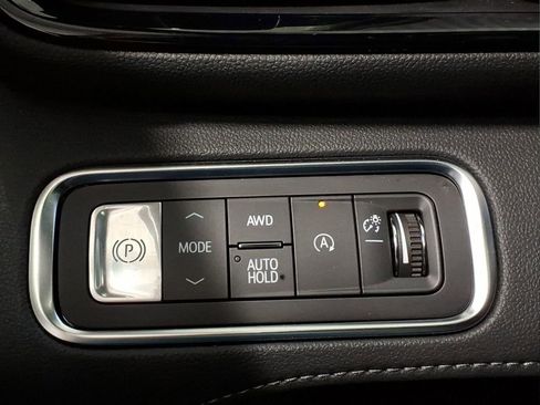 Used 2025 Buick Enclave Avenir w/ Super Cruise Package AWD/4WD image 17