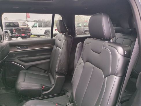 New 2026 Jeep Grand Cherokee L Limited w/ Luxury Tech Group II RWD image 28