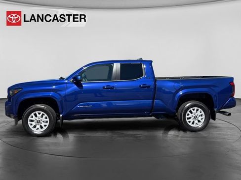 Certified 2025 Toyota Tacoma SR5 AWD/4WD image 4