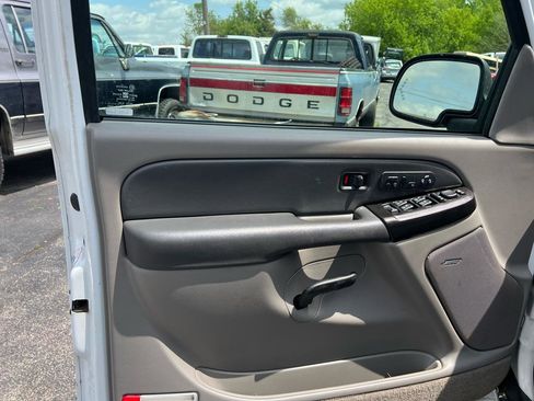 Used 2003 GMC Yukon SLT w/ 1SD Preferred Equipment Group AWD/4WD image 12
