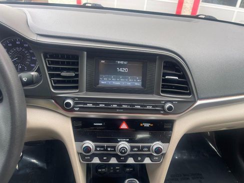 Used 2020 Hyundai Elantra SE w/ Cargo Package (C1) image 17