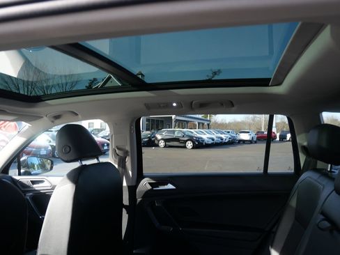 Used 2020 Volkswagen Tiguan SEL image 22