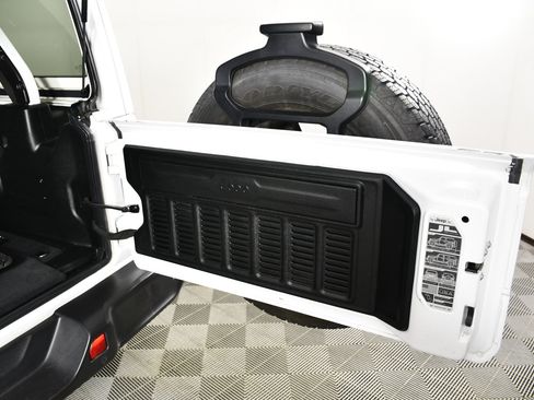 Used 2020 Jeep Wrangler Unlimited Sahara AWD/4WD image 49