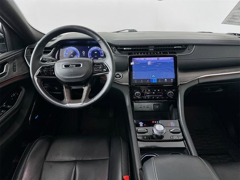 Used 2022 Jeep Grand Cherokee Overland w/ Luxury Tech Group IV image 24