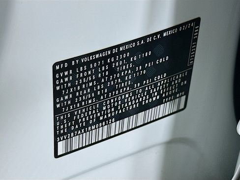 Used 2024 Volkswagen Tiguan SE image 12