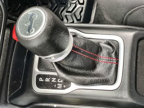 Used 2018 Jeep Wrangler Unlimited Rubicon AWD/4WD image 16