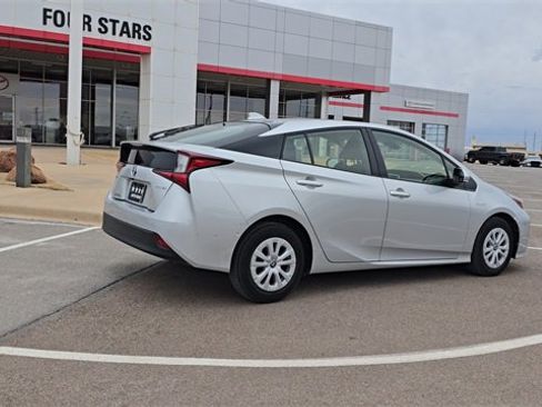 Used 2022 Toyota Prius LE image 6