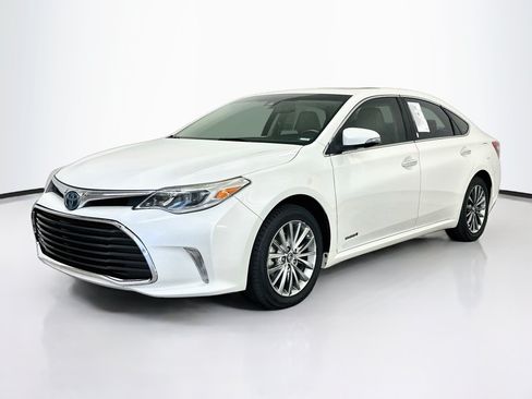 Used 2018 Toyota Avalon Limited w/ All Weather Liner Package FWD image 3