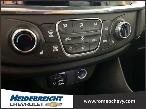 Certified 2023 Chevrolet Traverse LT w/ LT Premium Package AWD/4WD image 23