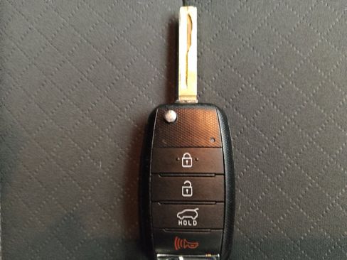 Used 2019 Kia Sorento AWD V6 image 32