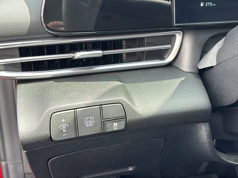 Used 2024 Hyundai Elantra Blue FWD image 15
