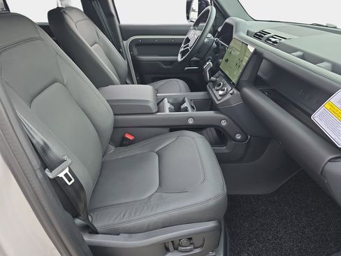 New 2026 Land Rover Defender 110 X-Dynamic SE image 10