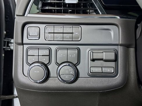 Used 2026 Chevrolet Tahoe Premier AWD/4WD image 11