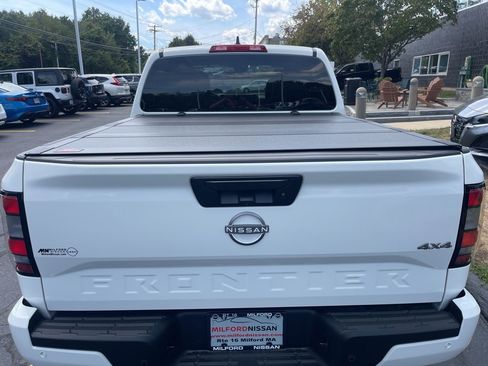 Certified 2025 Nissan Frontier SV image 4