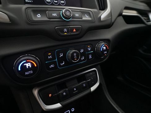 Used 2024 GMC Terrain SLE w/ Driver Convenience Package image 20