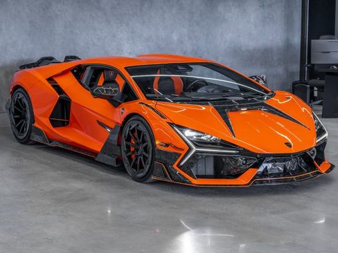 Used 2024 Lamborghini Revuelto AWD/4WD image 3
