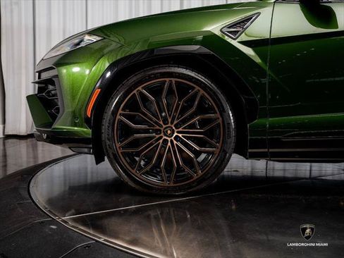 Used 2025 Lamborghini Urus SE AWD/4WD image 7